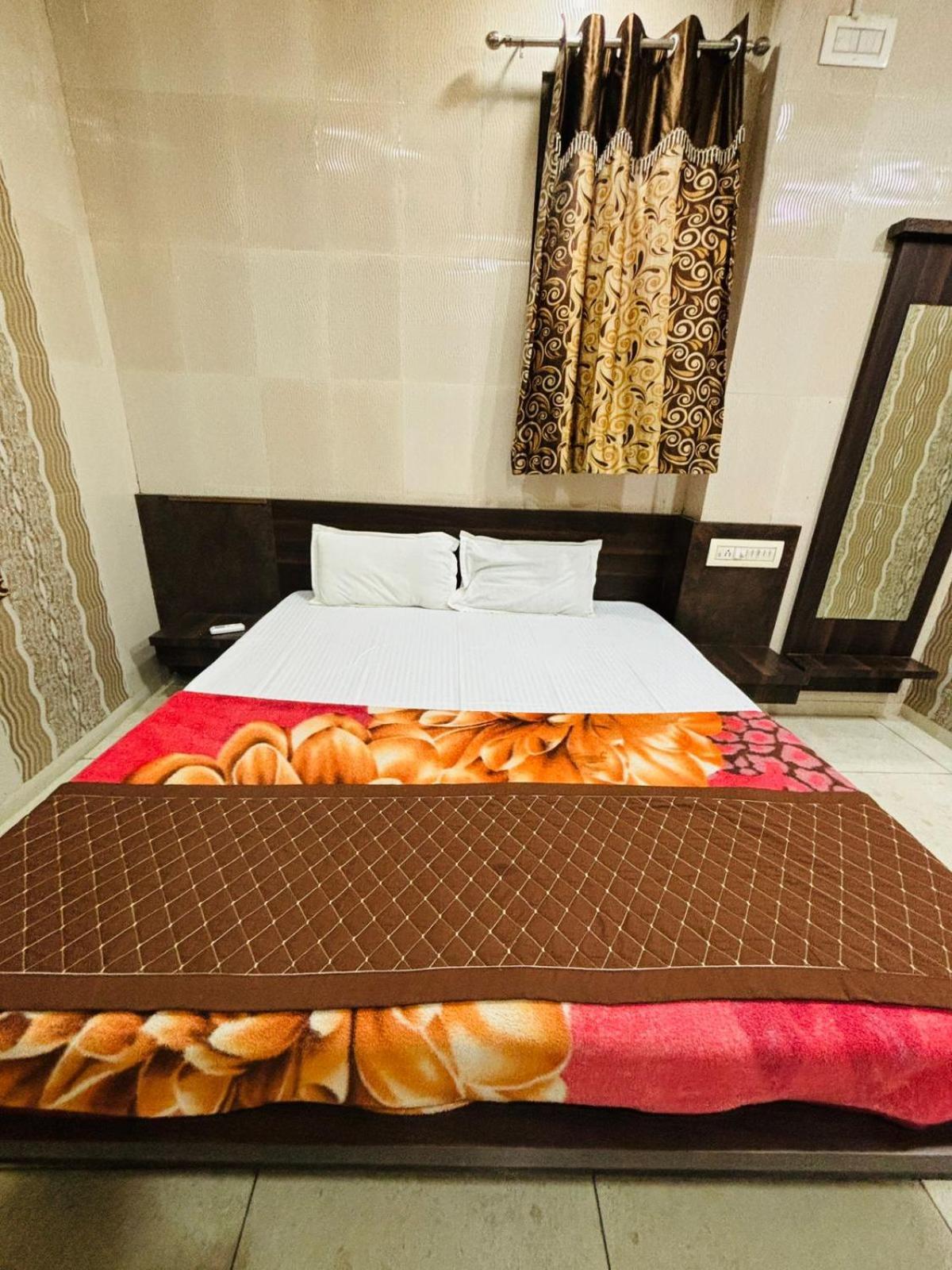 Hotel Shree Nath - 200 Meters From Dwarkadhish Temple Eksteriør bilde